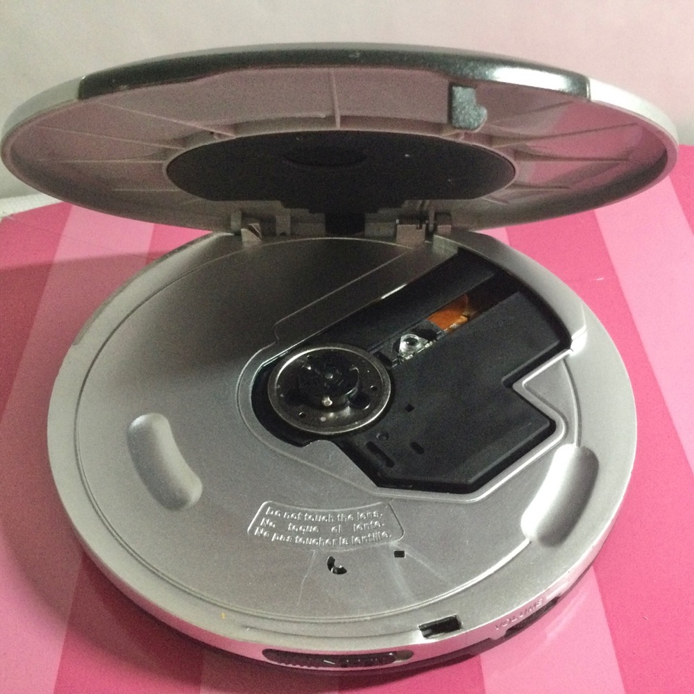 Durabrand Compact disk player model # CD-565. - Picture 6 of 9